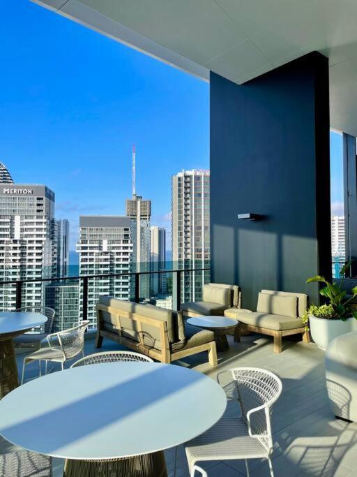 Stunning Oceanview 2Br In The Heart Of Broadbeach 44F Apartment Gold Coast Exterior foto