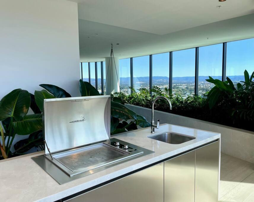 Stunning Oceanview 2Br In The Heart Of Broadbeach 44F Apartment Gold Coast Exterior foto