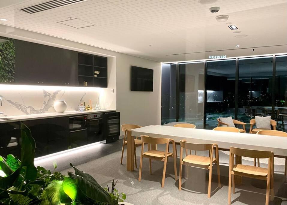 Stunning Oceanview 2Br In The Heart Of Broadbeach 44F Apartment Gold Coast Exterior foto