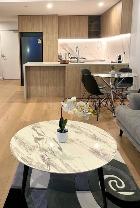Stunning Oceanview 2Br In The Heart Of Broadbeach 44F Apartment Gold Coast Exterior foto