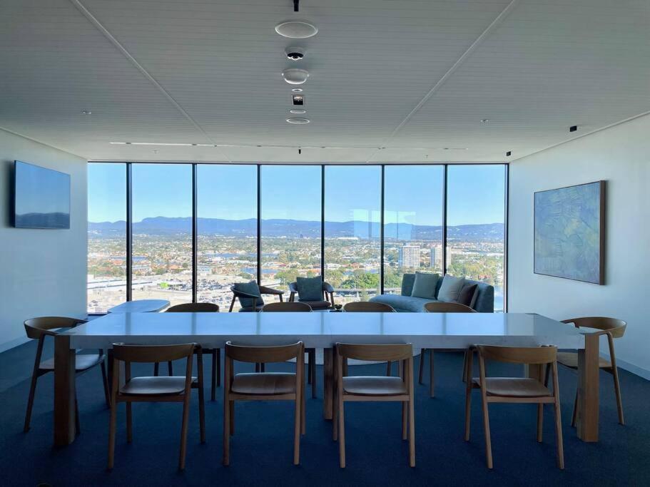 Stunning Oceanview 2Br In The Heart Of Broadbeach 44F Apartment Gold Coast Exterior foto